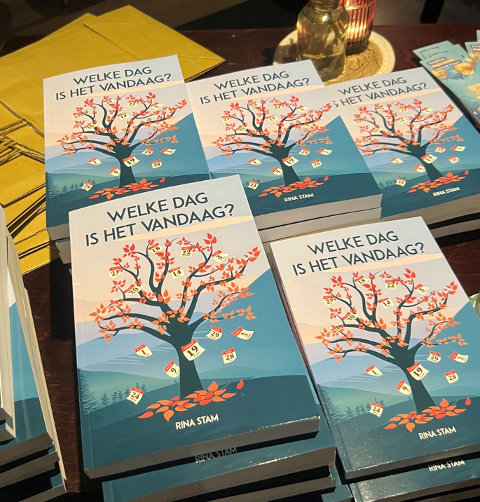 Schrijfster populair boek ‘Welke dag is het vandaag?’ In het VerhalenCafé De Spil